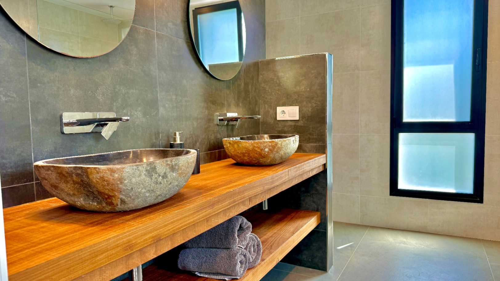 Luxury villa for sale in Puerta Fenicia with stunning views of Montgo.