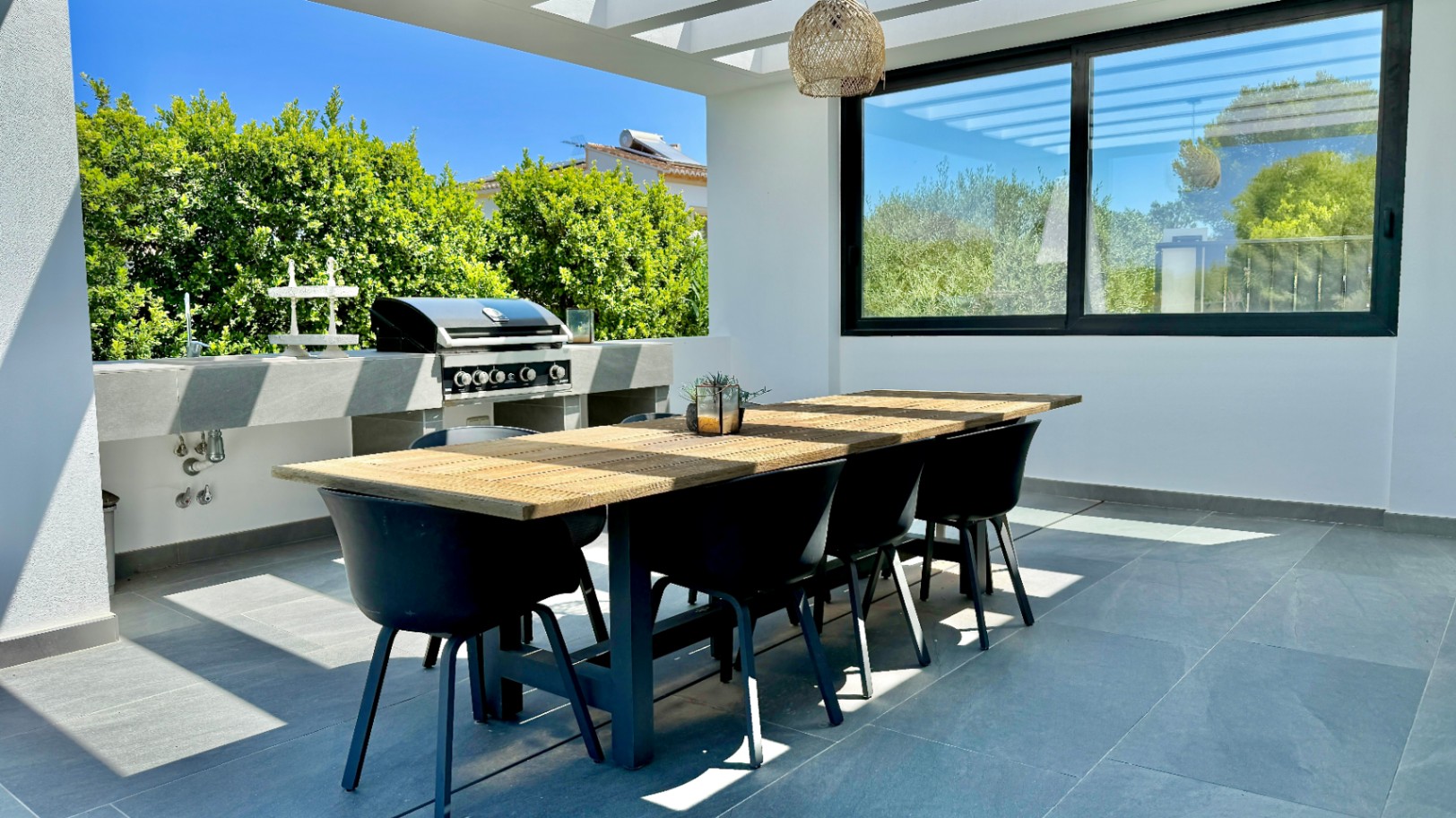 Luxury villa for sale in Puerta Fenicia with stunning views of Montgo.