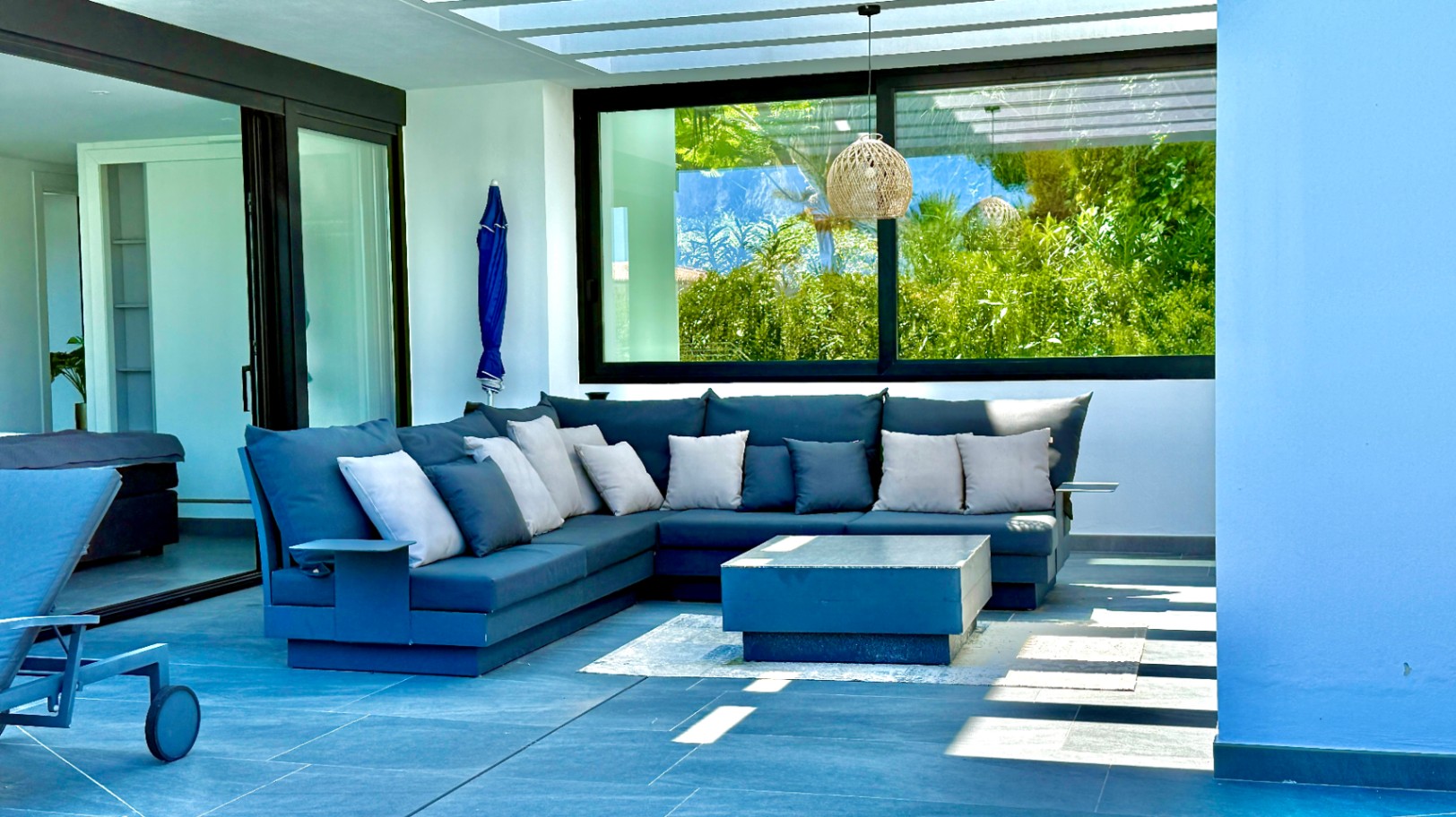 Luxury villa for sale in Puerta Fenicia with stunning views of Montgo.