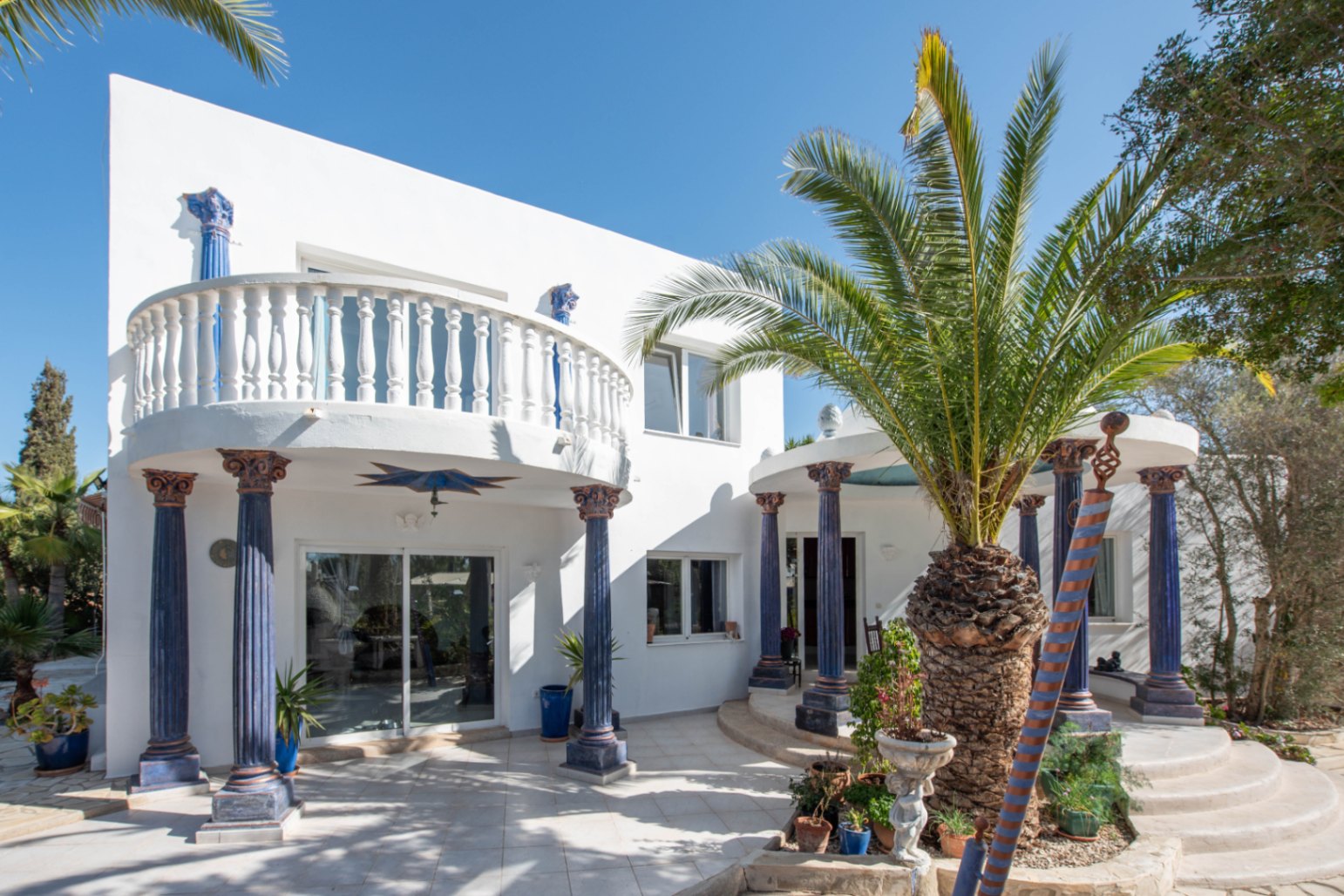 Luxury villa in Ibiza with 6 bedrooms and a modern pool.