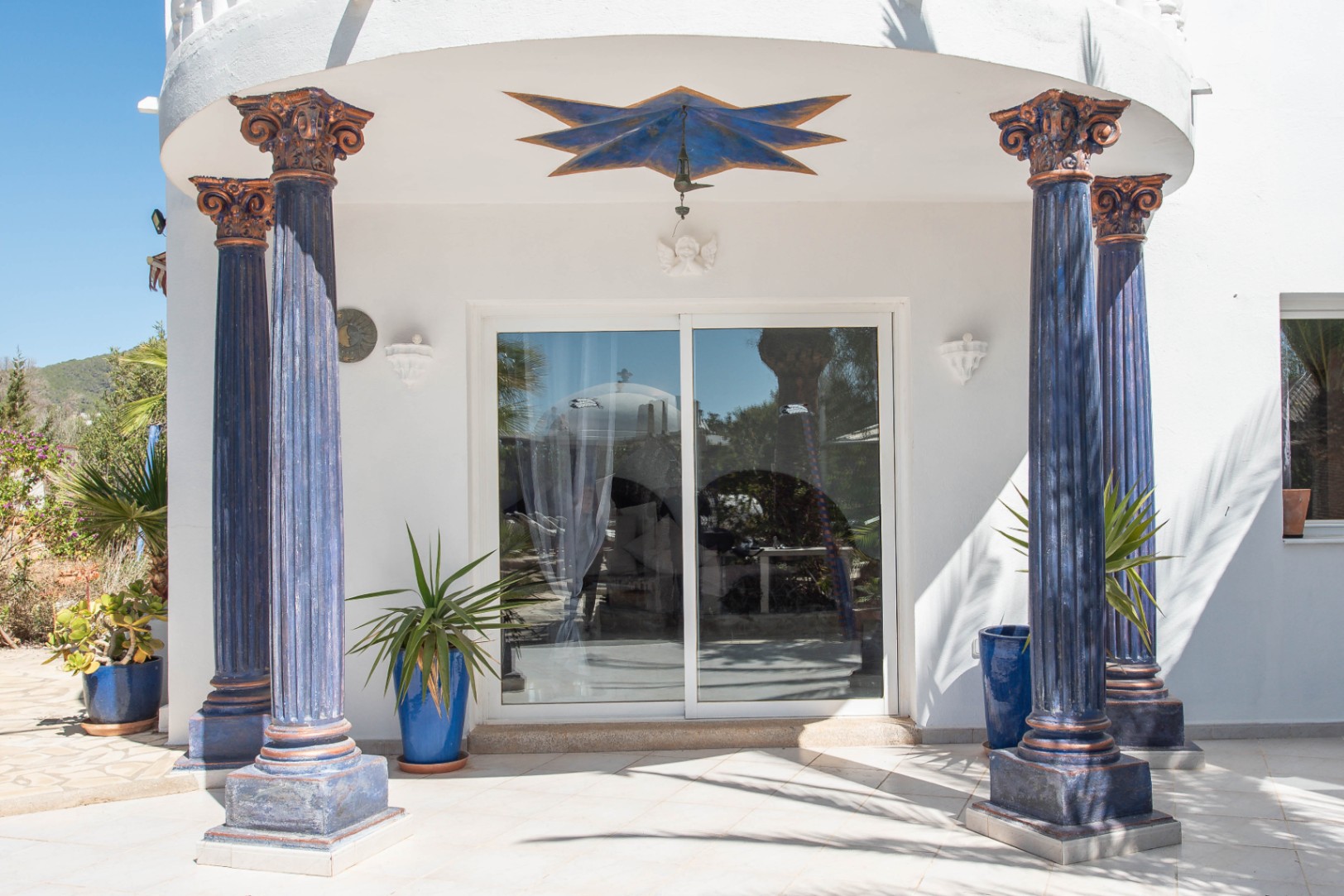 Luxury villa in Ibiza with 6 bedrooms and a modern pool.