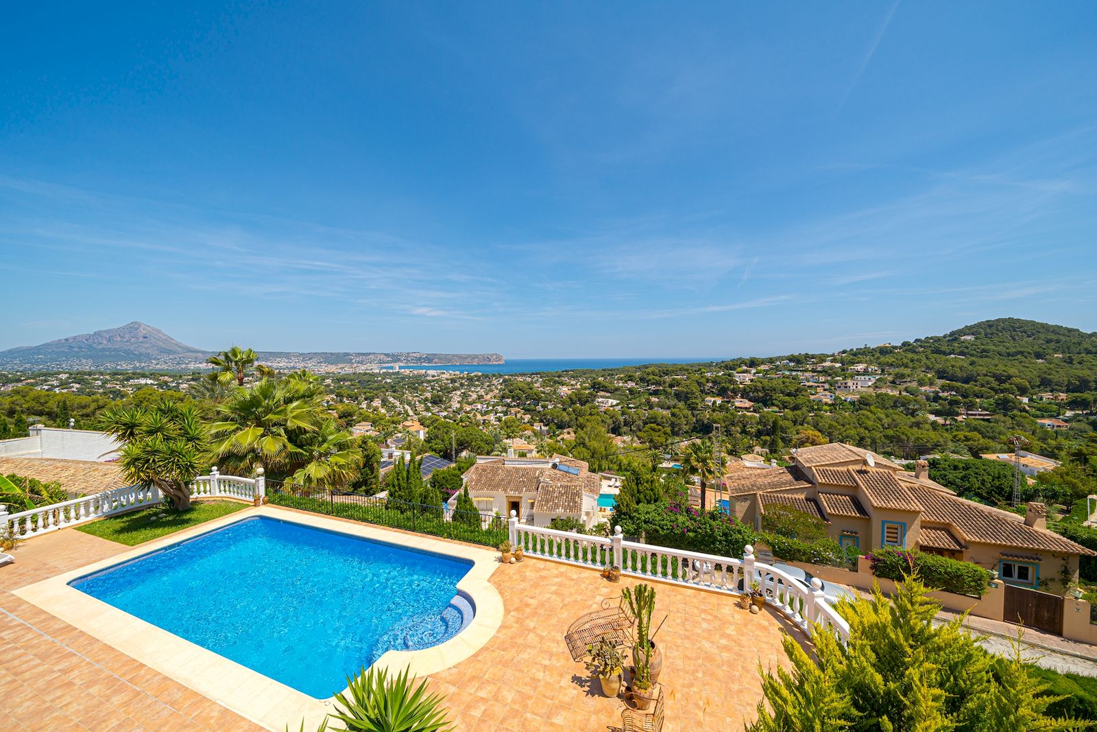 Fantastic Villa for sale with sea views in Javea - Atalayas