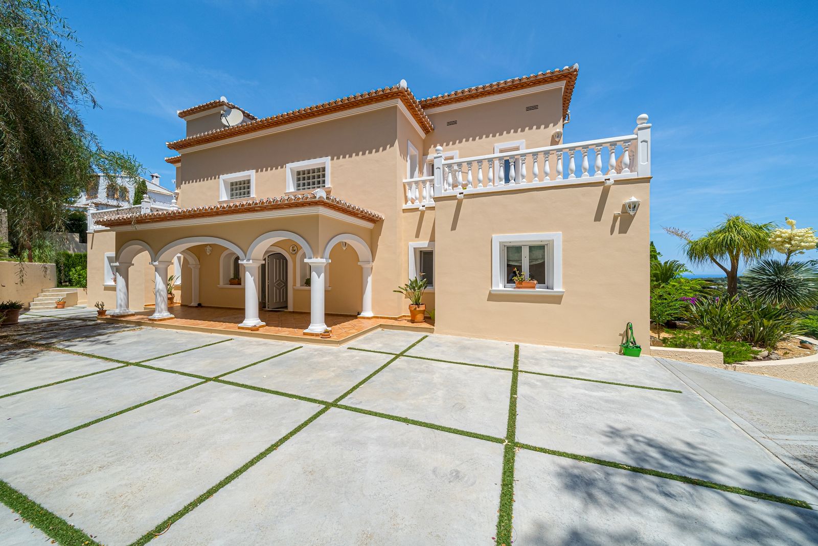 Fantastic Villa for sale with sea views in Javea - Atalayas