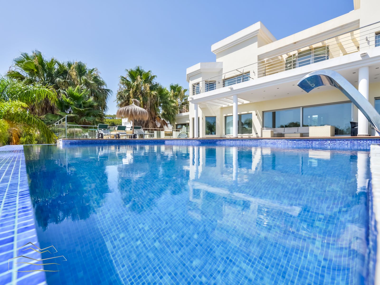 Modern & Luxurious Villa for Sale with Spa & Ocean View
