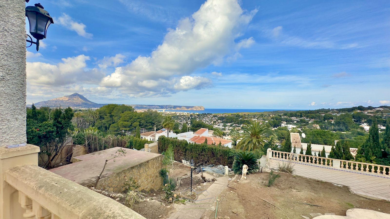 Villa for sale to renovate with sea view in Javea