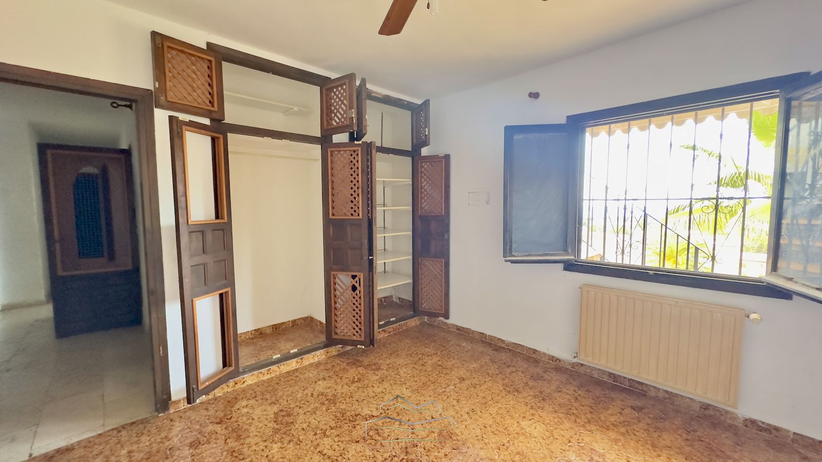 Villa for sale to renovate with sea view in Javea