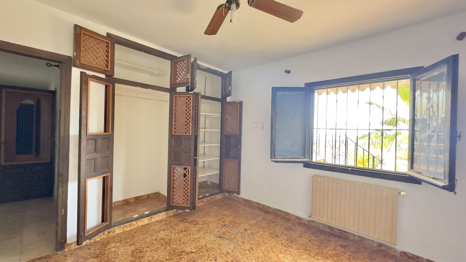 Villa for sale to renovate with sea view in Javea