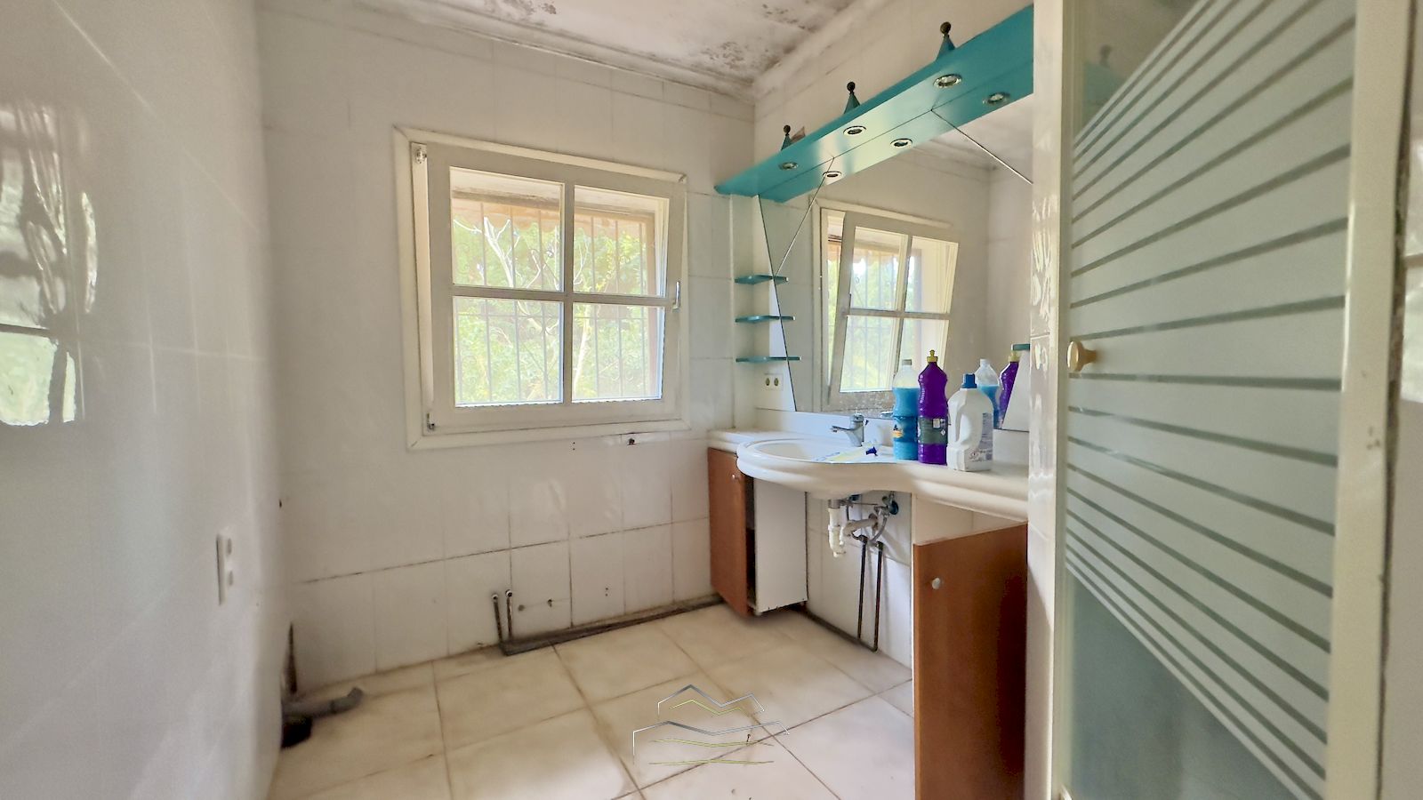 Villa for sale to renovate with sea view in Javea