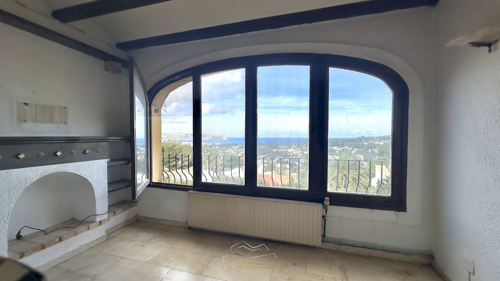 Villa for sale to renovate with sea view in Javea