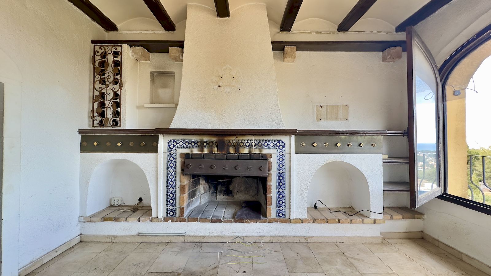 Villa for sale to renovate with sea view in Javea