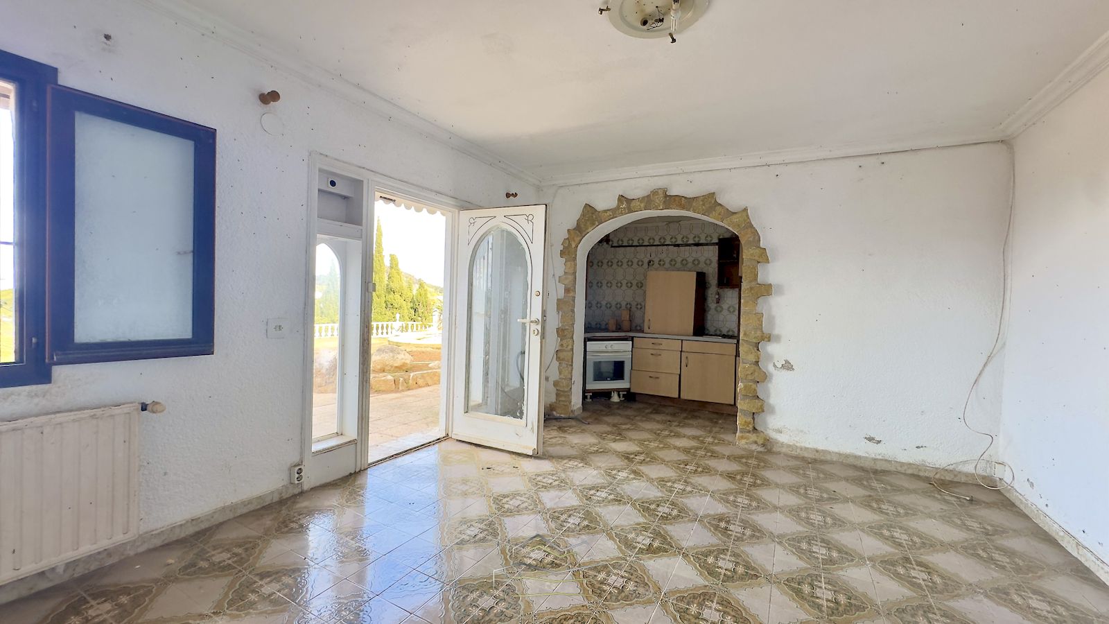 Villa for sale to renovate with sea view in Javea