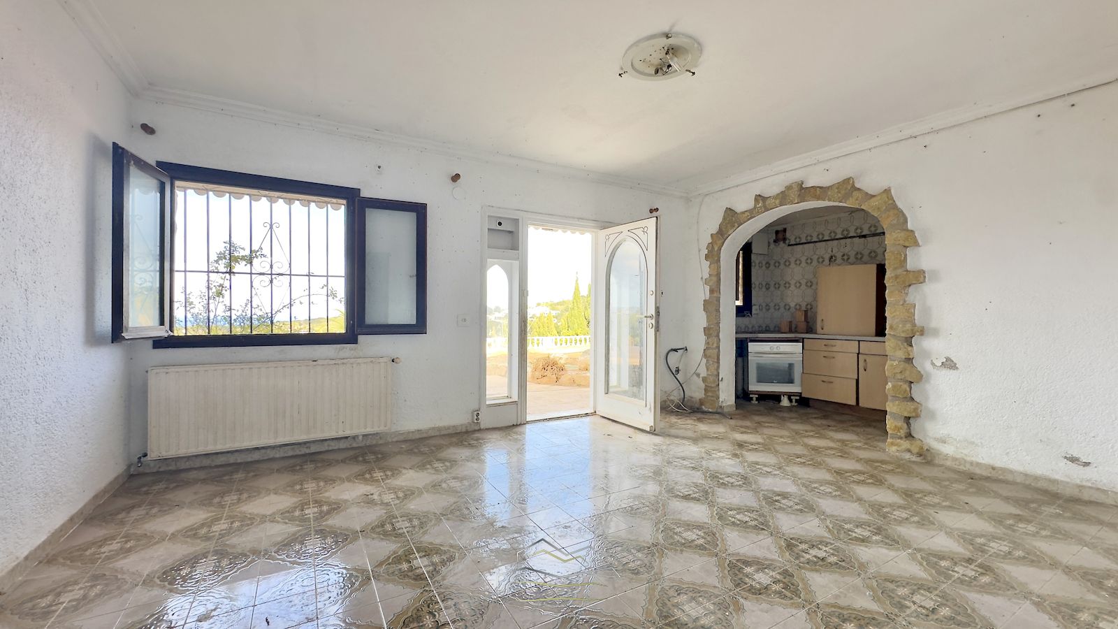 Villa for sale to renovate with sea view in Javea