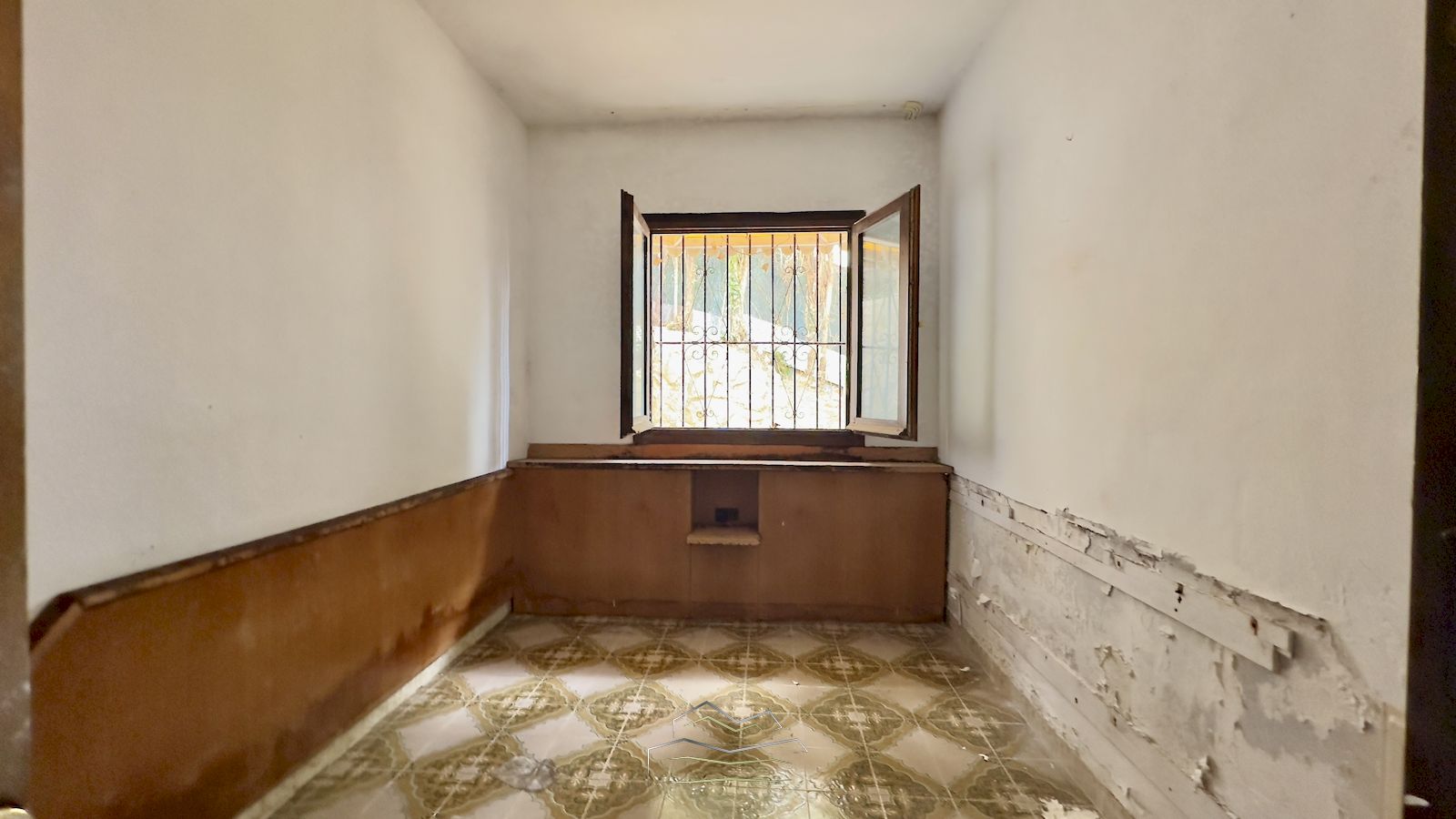 Villa for sale to renovate with sea view in Javea