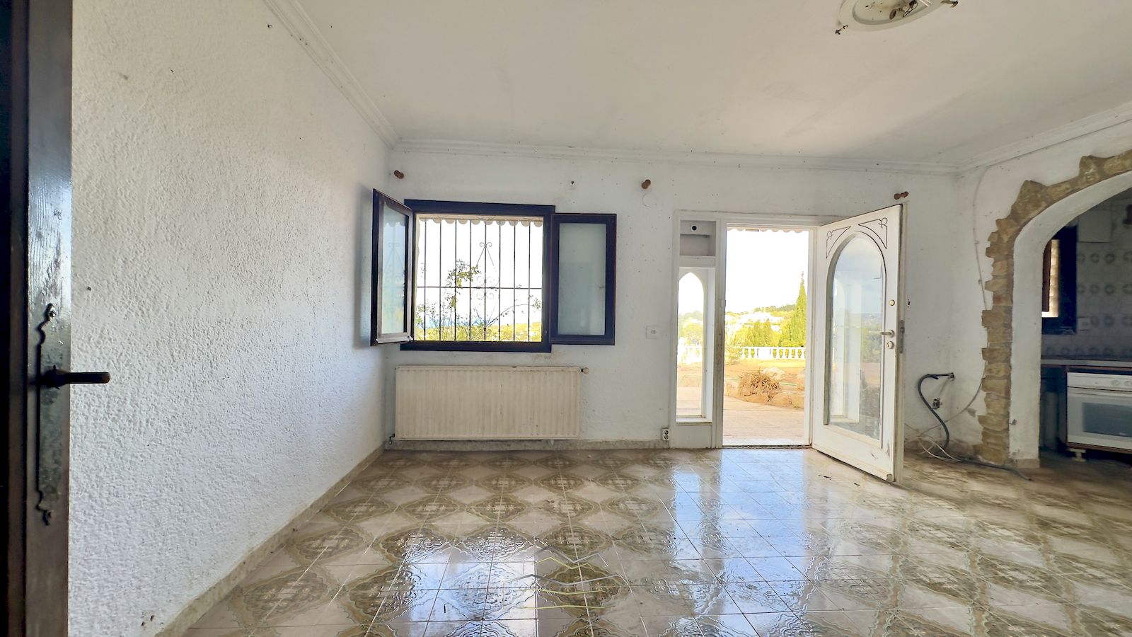 Villa for sale to renovate with sea view in Javea