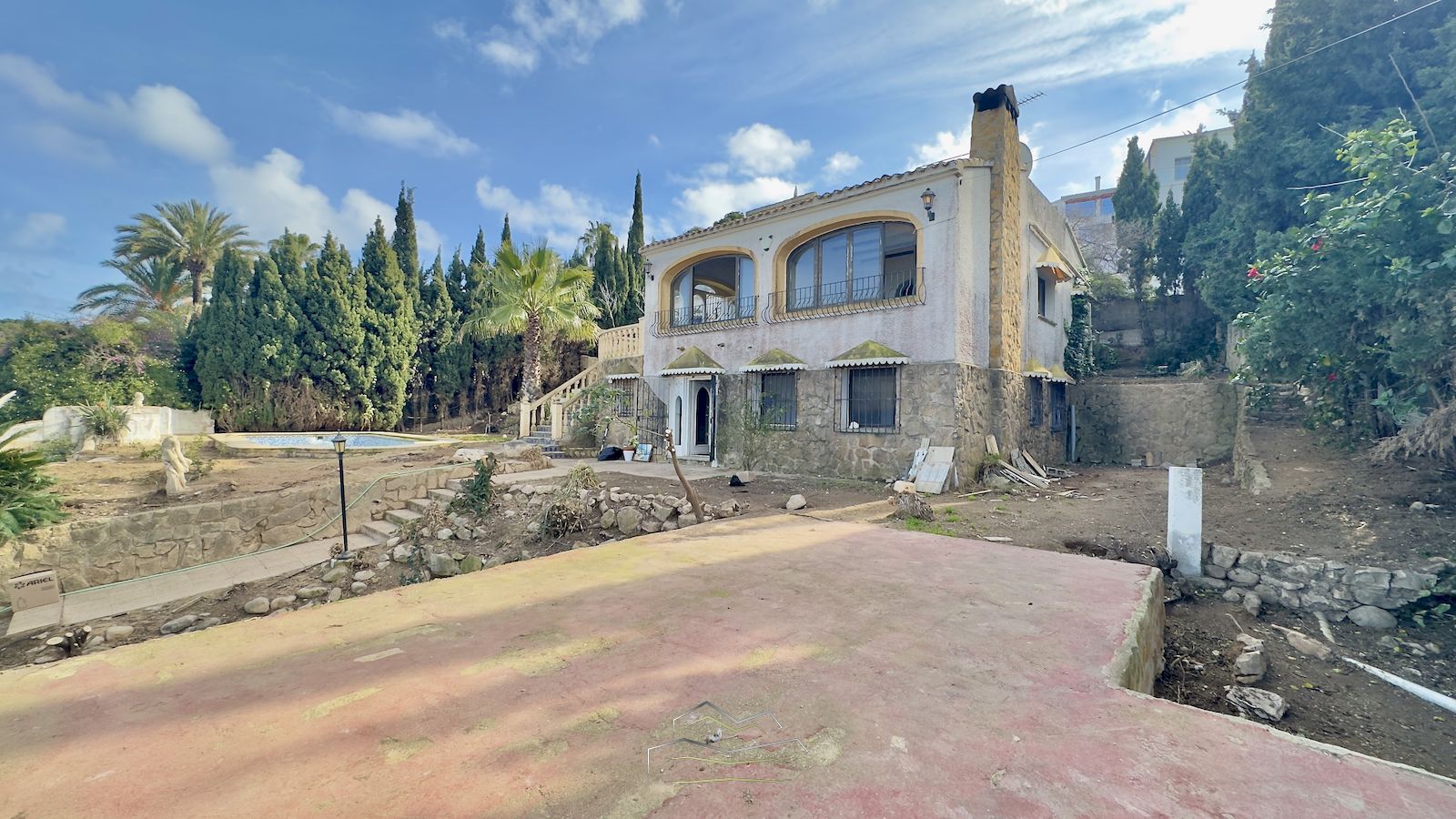 Villa for sale to renovate with sea view in Javea