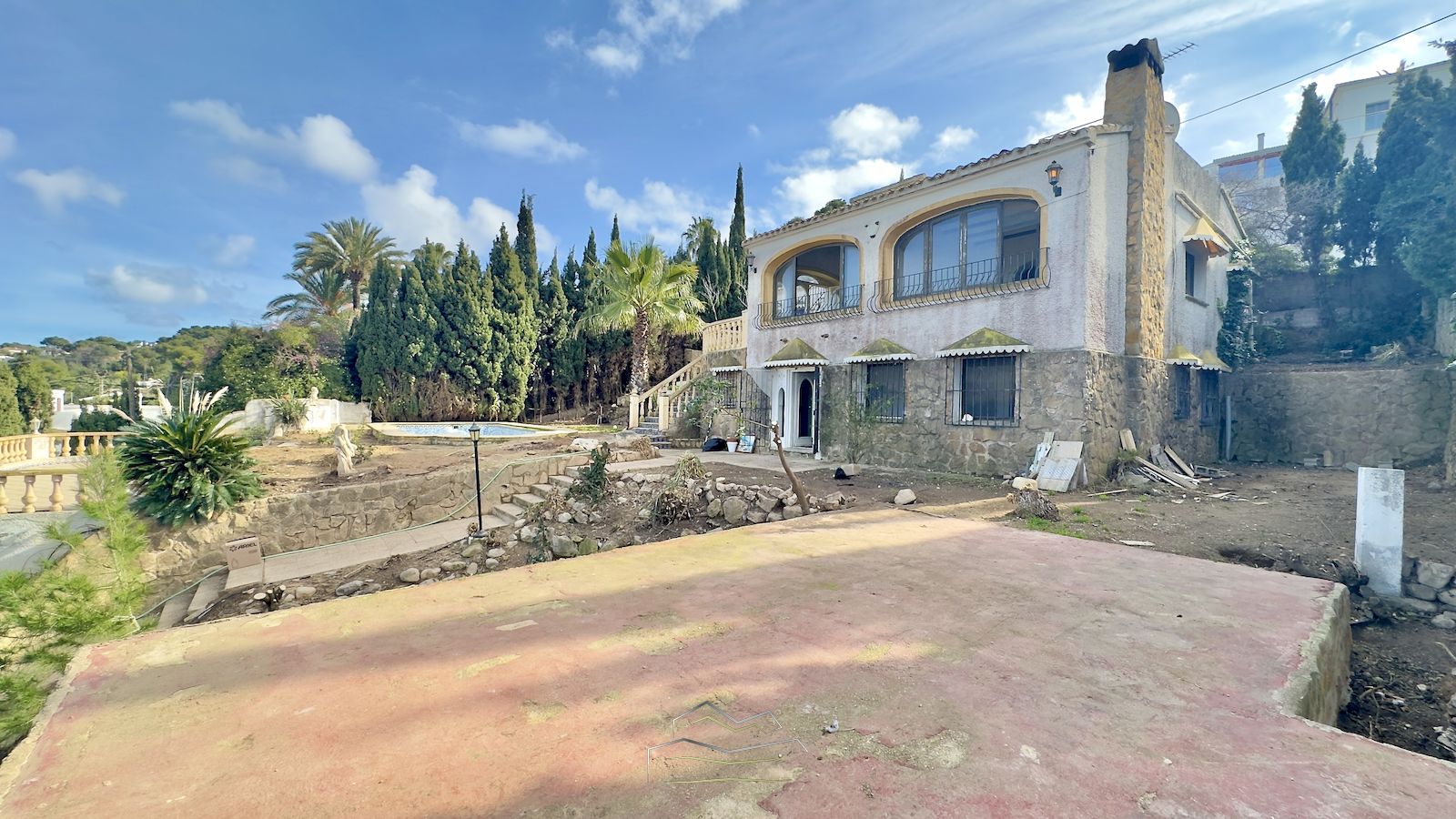 Villa for sale to renovate with sea view in Javea