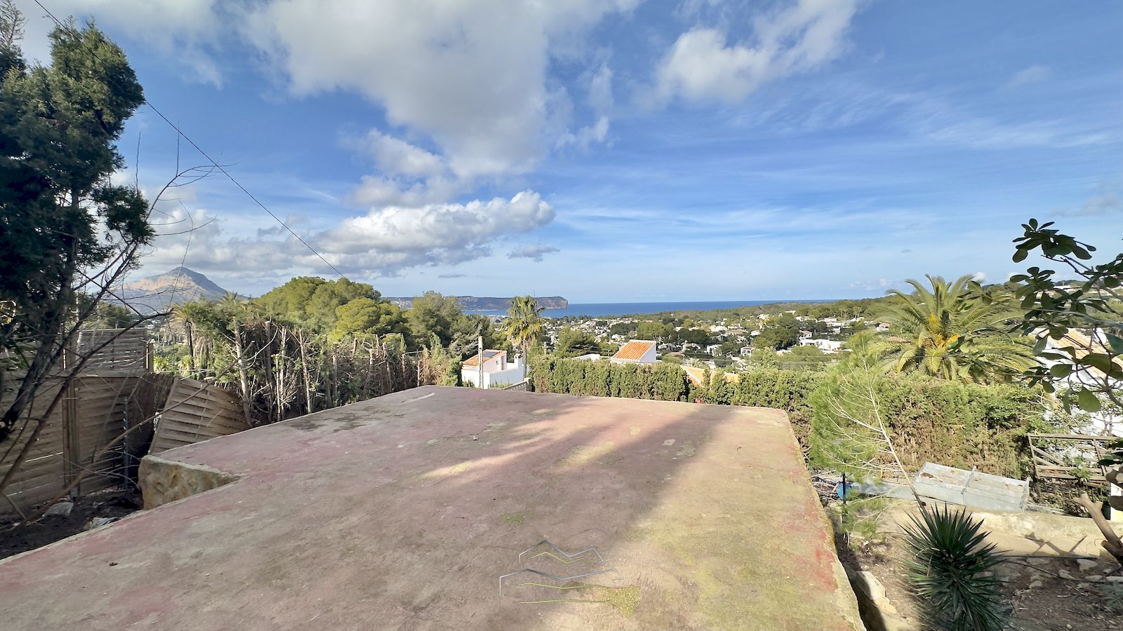 Villa for sale to renovate with sea view in Javea