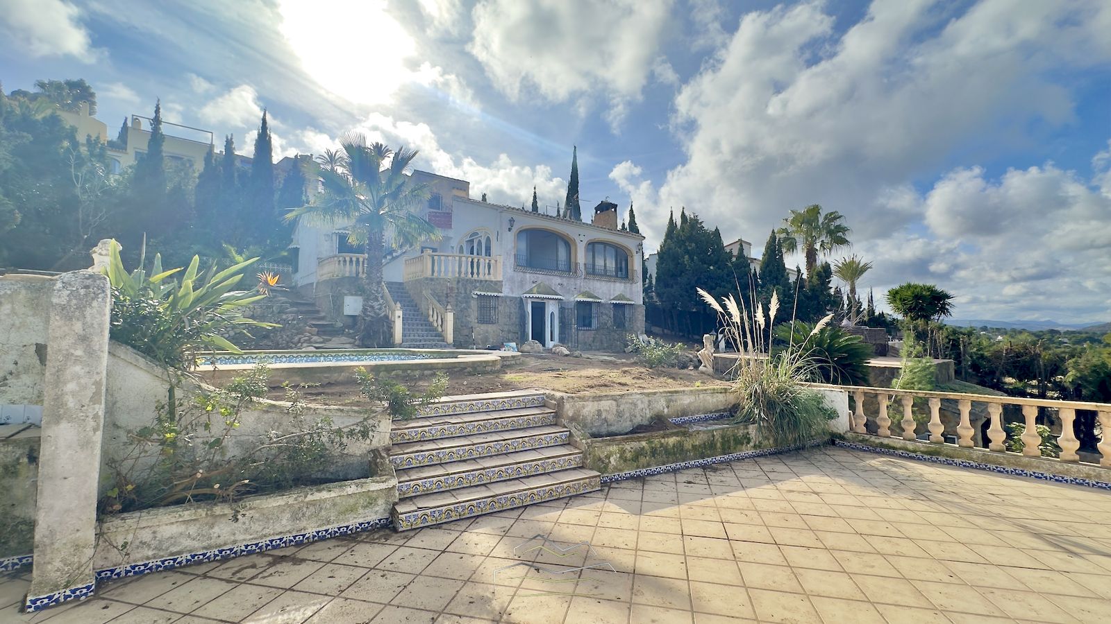 Villa for sale to renovate with sea view in Javea