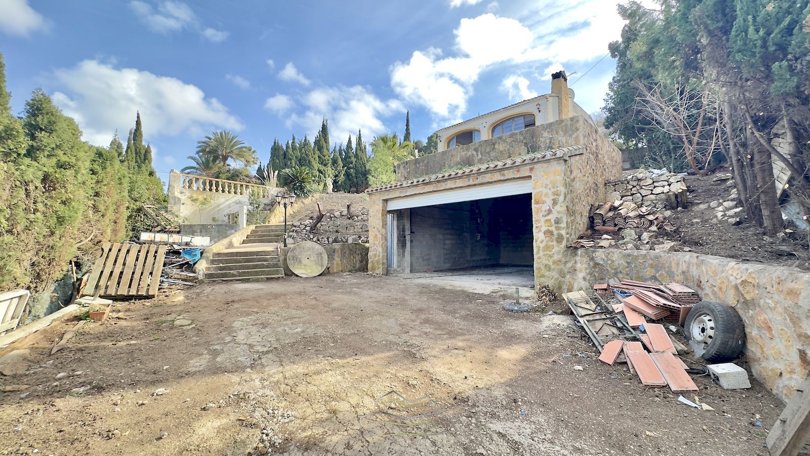 Villa for sale to renovate with sea view in Javea