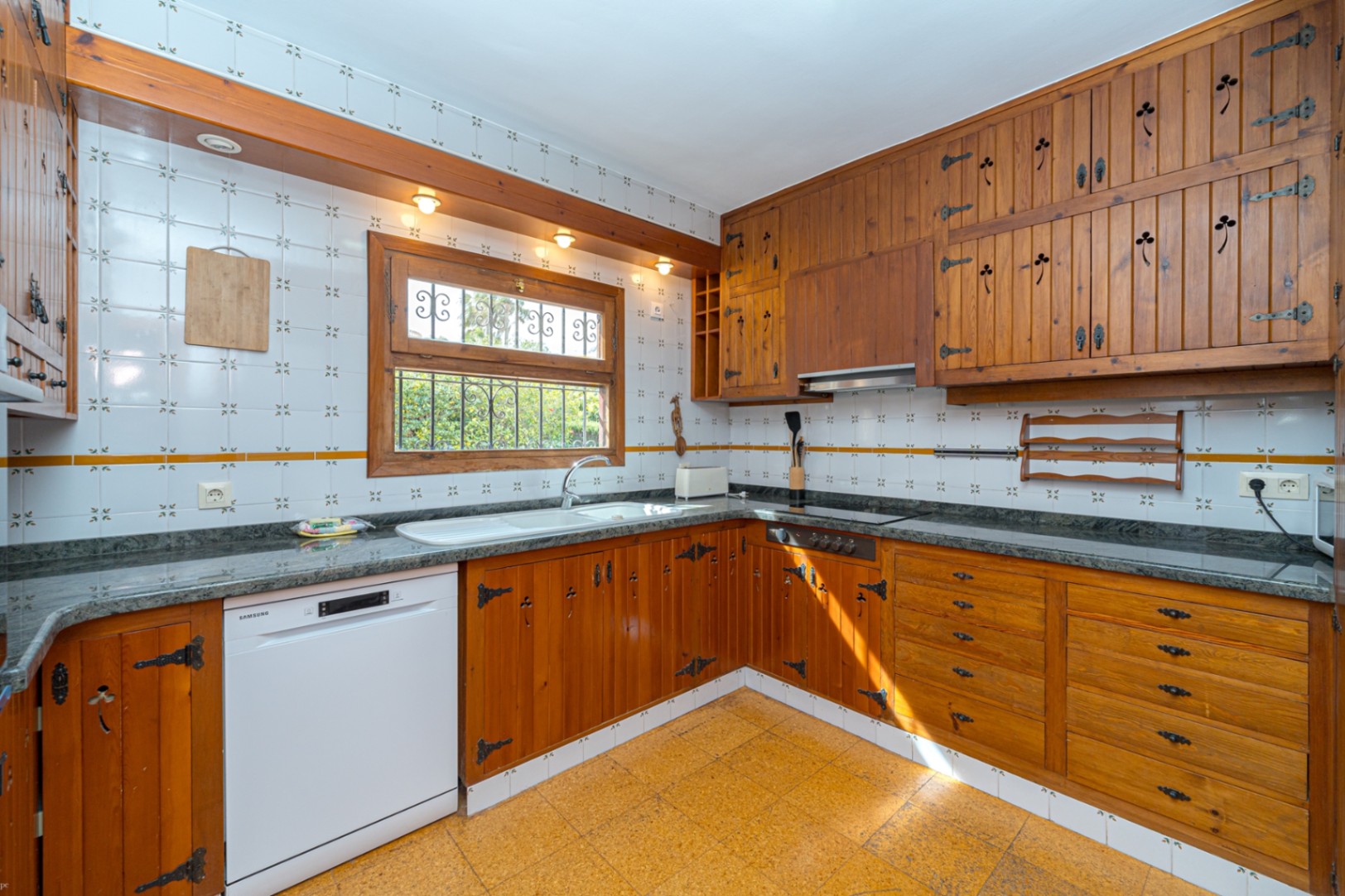 Villa for sale in Jávea with Stunning Views of Montgó in Balcón al Mar