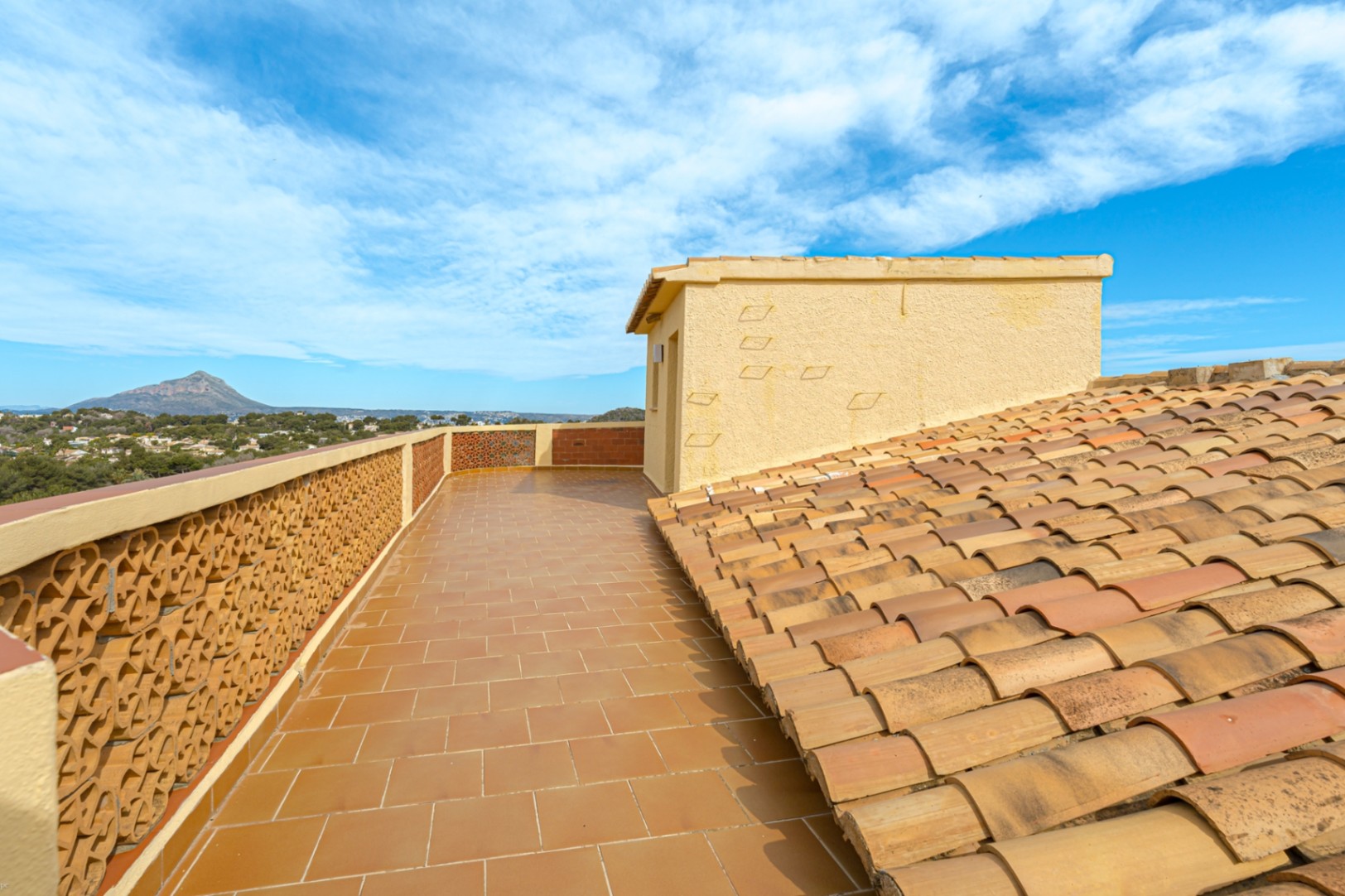 Villa for sale in Jávea with Stunning Views of Montgó in Balcón al Mar