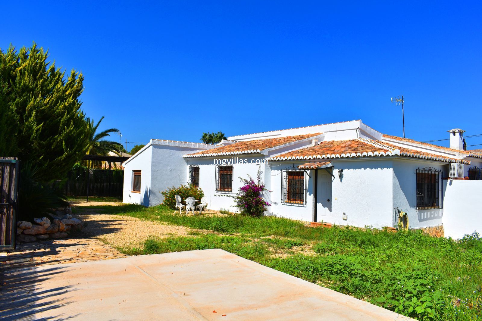 OPPORTUNITY VILLA FOR SALE IN ADSUBIA 5 MINUTES FROM JAVEA ARENAL - COSTA BLANCA