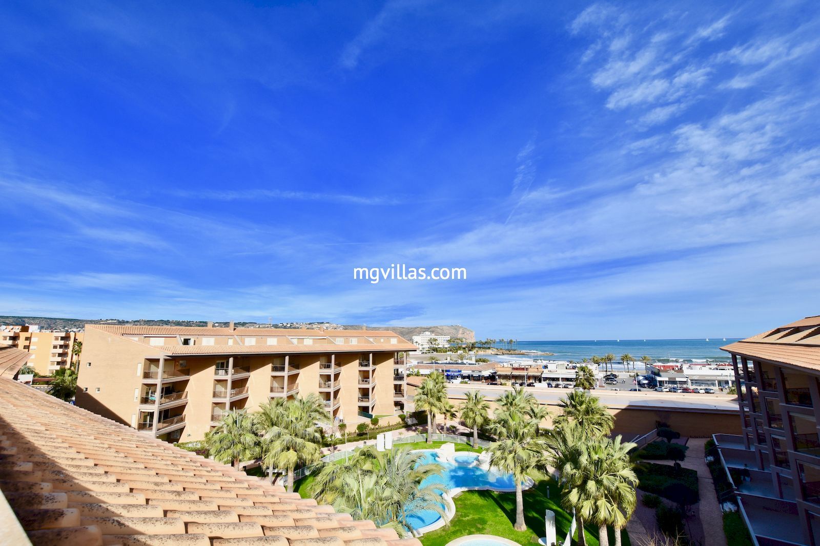 PENTHOUSE FIRST LINE TO SALE IN JÁVEA, COSTA BLANCA