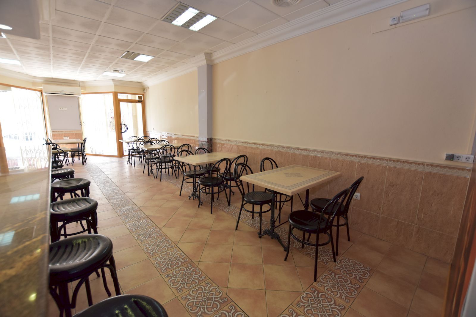 COMMERCIAL PREMISES FOR SALE IN THE TOWN OF JAVEA/XABIA-COSTA BLANCA-ALICANTE