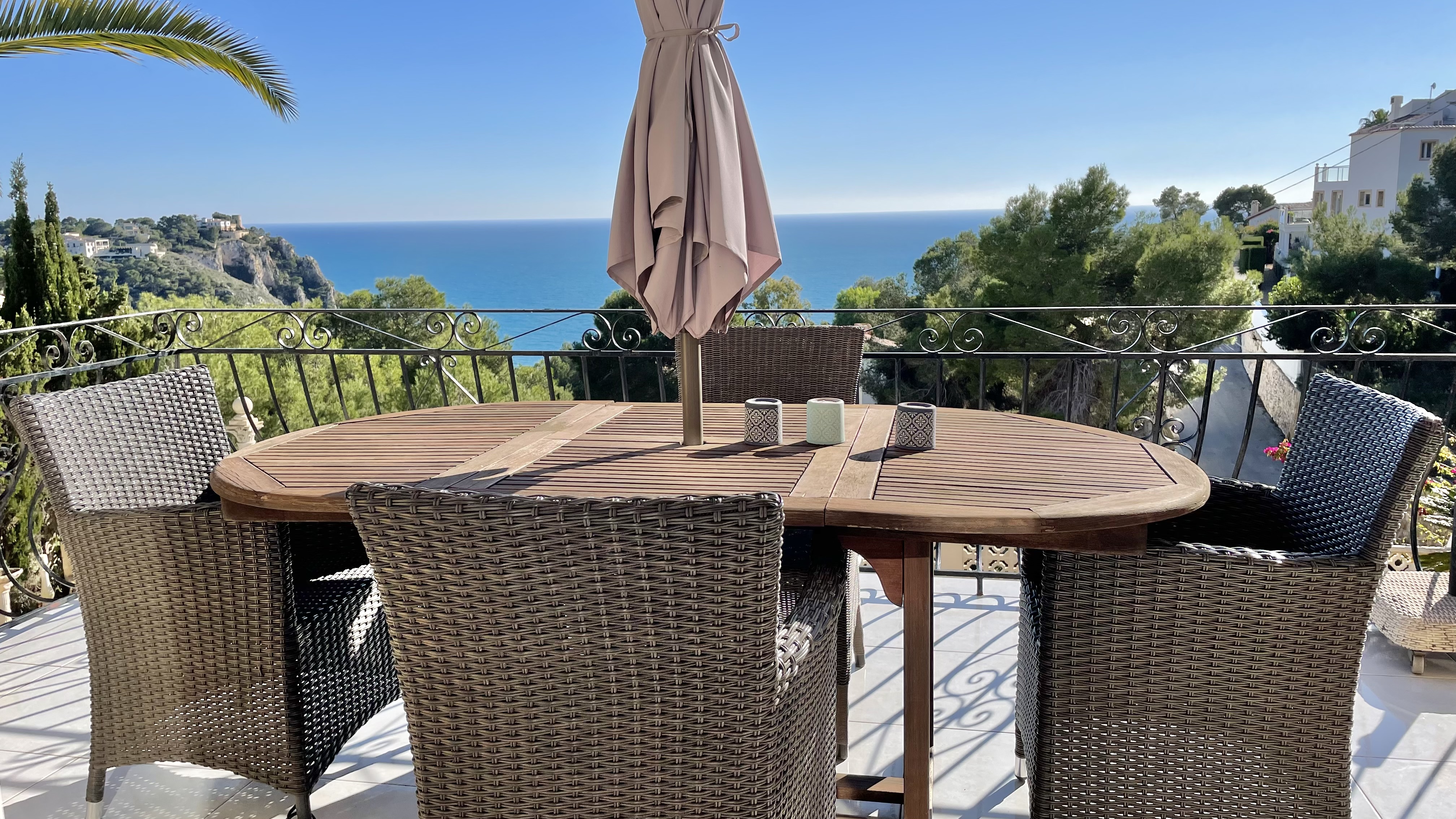 Investment Opportunity- Villa for Sale With Sea Views - Costa Nova Ambolo