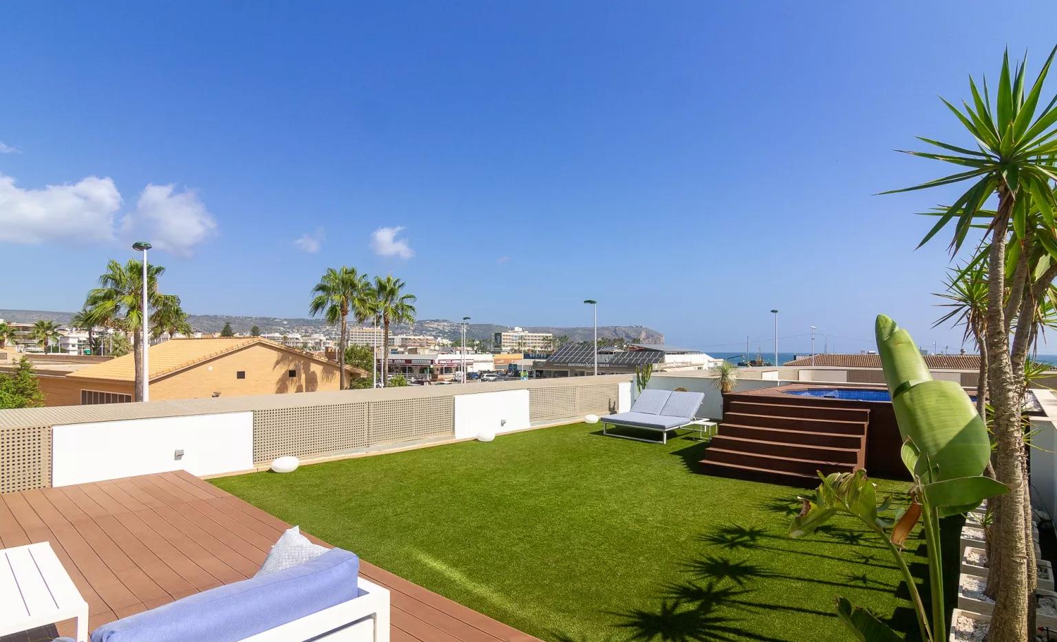 Apartment for Sale with Sea Views, Private Pool in Playa del Arenal - Javea